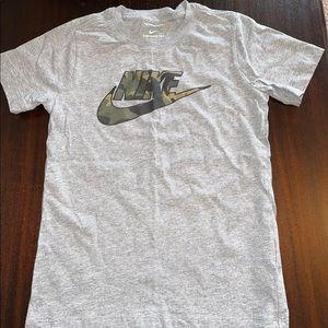 Nike boys size small (8)